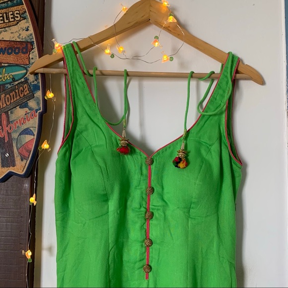 🤩 PADDED DEEP NECK Stitched Kurta in Parrot Green Colour - Picture 10 of 17